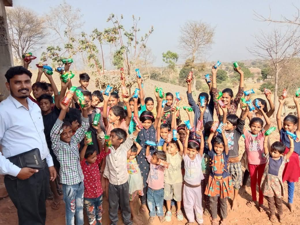 rajasthan childrenwith gift