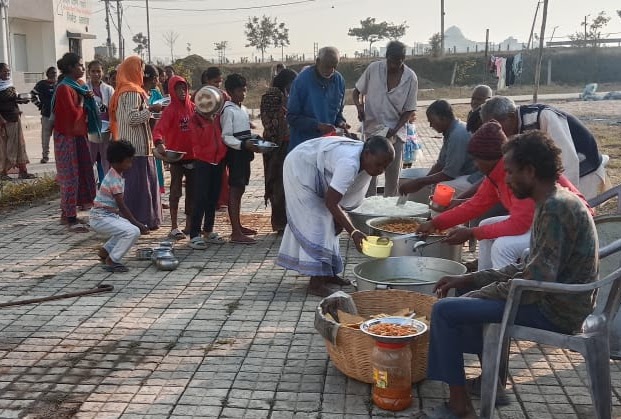 feeding Lepers in the Lepresy colony
