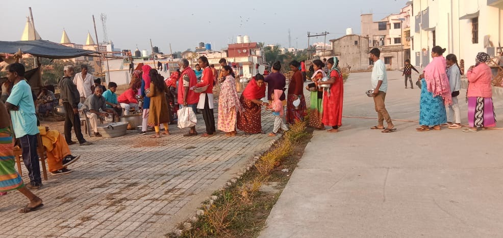 feeding lepers pic2
