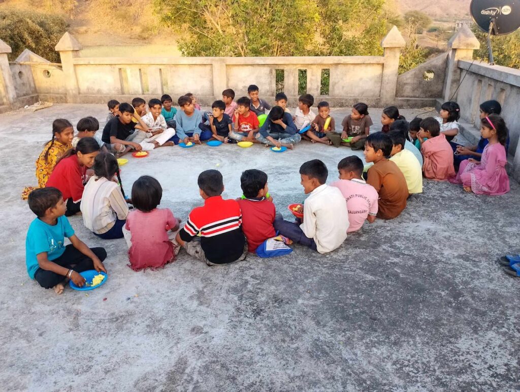 Childrenstudying in Rajasthan